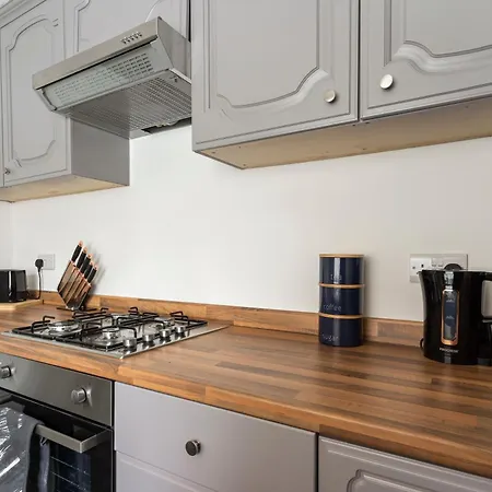 #3 - Location - Private Ensuite, Smart Tv, Fast Wifi And Free Parking - By Yoko Guest house 4*