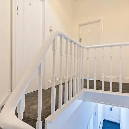 Guest house #3 - Location - Private Ensuite, Smart Tv, Fast Wifi And Free Parking - By Yoko Redcar