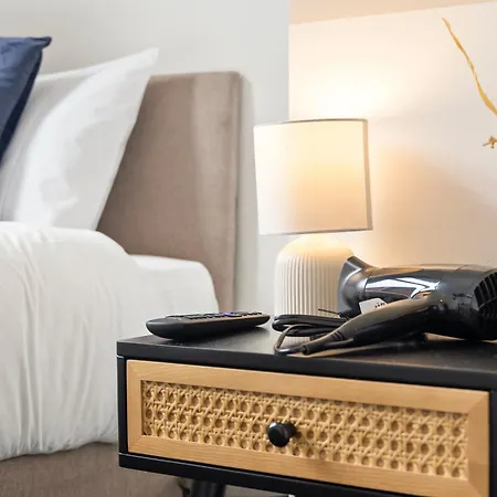 #3 - Location - Private Ensuite, Smart Tv, Fast Wifi And Free Parking - By Yoko 4*